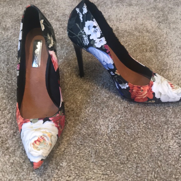 Halogen Shoes - Halogen floral pumps